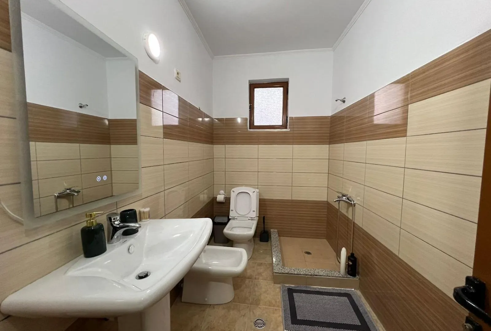Guest house Sajmir Suites Permet