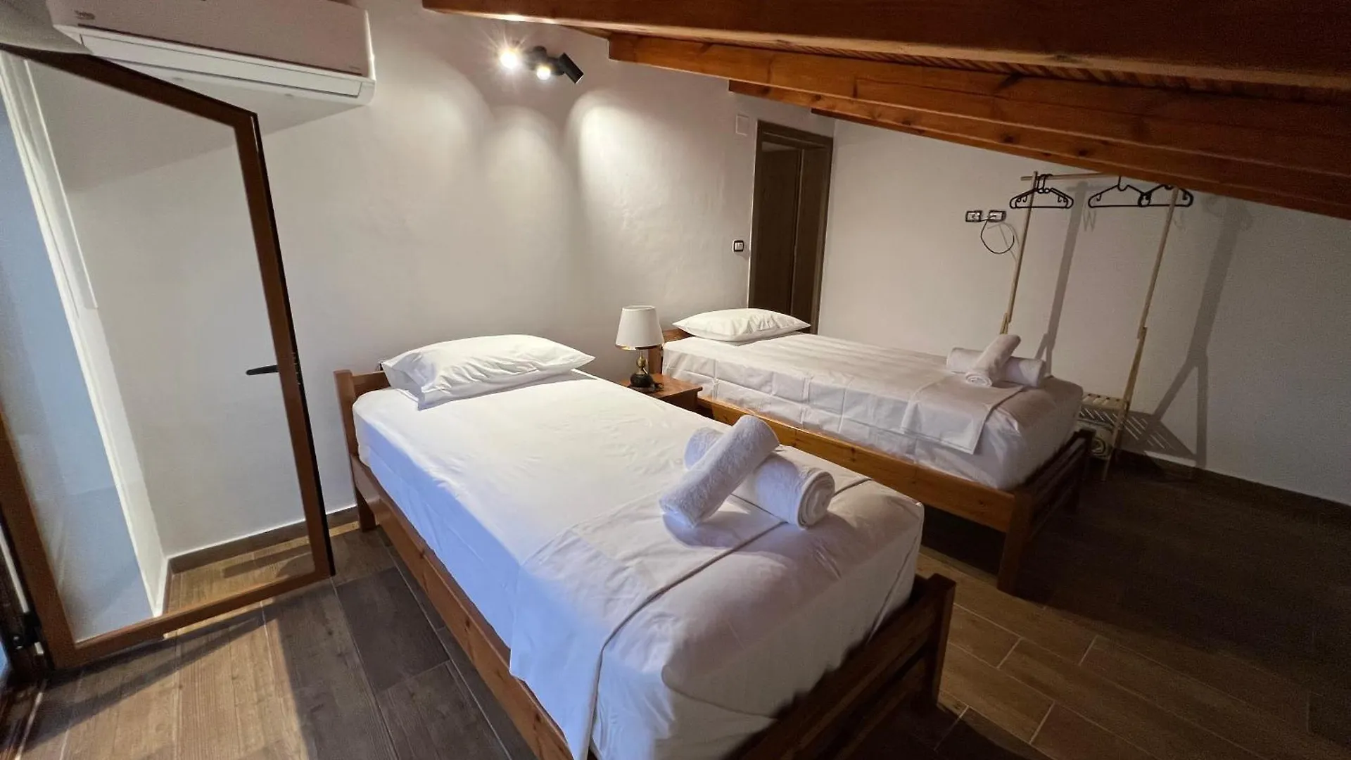 Sajmir Suites Permet 0*,