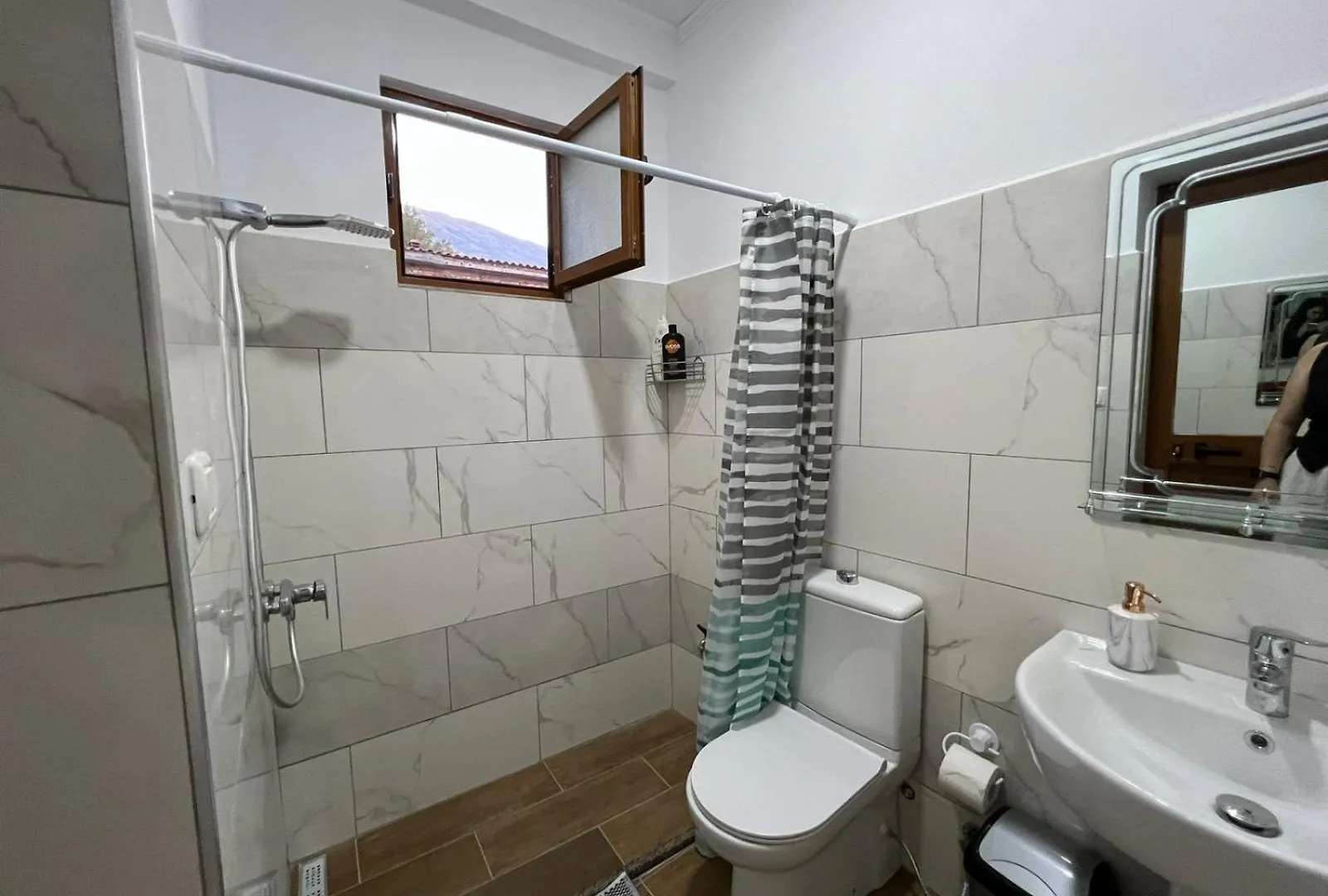 Sajmir Suites Permet